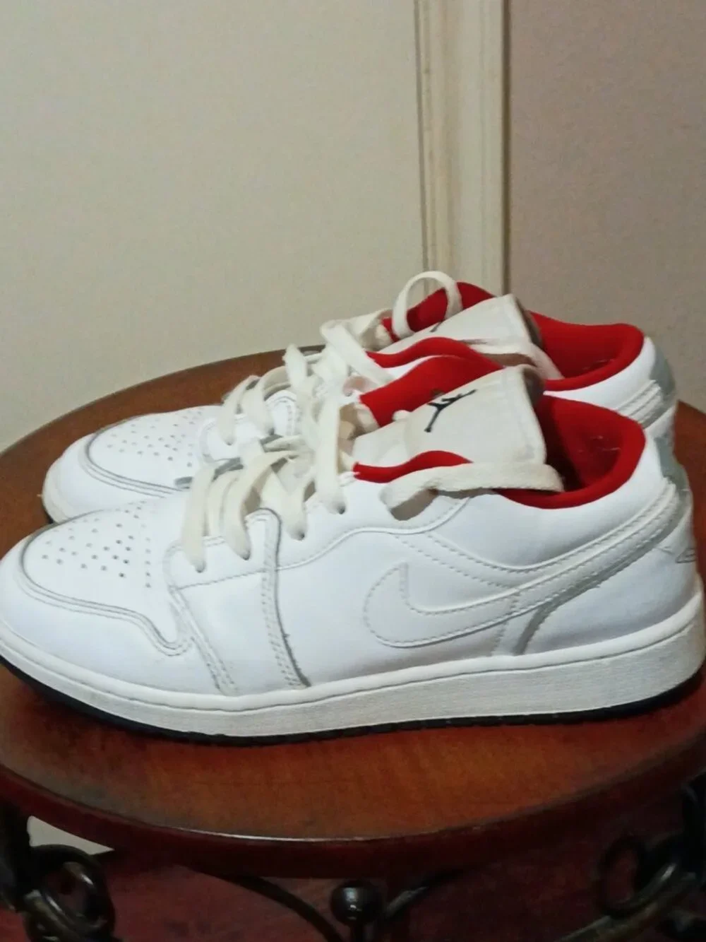 Excellent Condition Jordan 1 Low White Gym Red - 553560-164 Size 5.5Y Youth Kids